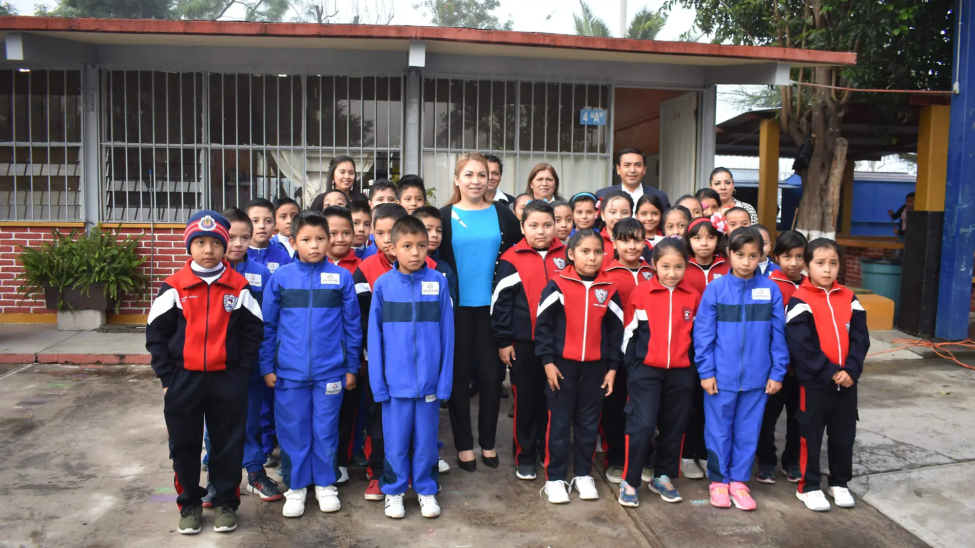 Entregarán cinco becas a los mejores promedios de la escuela primaria “Vicente Suárez”, ubicada en la comunidad de El Sauz. Foto Especial